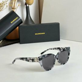 Picture of Balenciga Sunglasses _SKUfw54023035fw